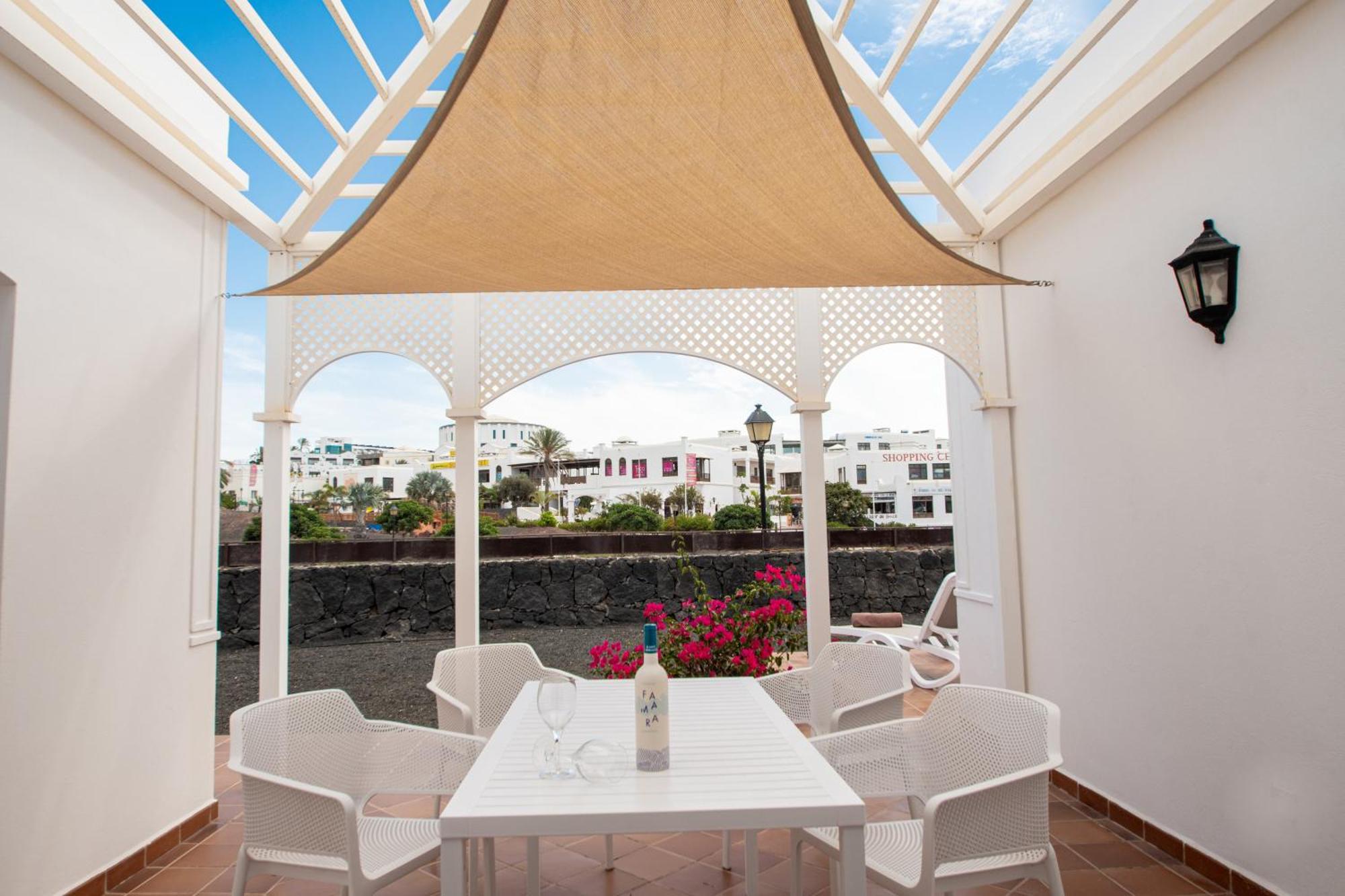 Apartamentos Livvo Coloradamar Playa Blanca  Exteriér fotografie