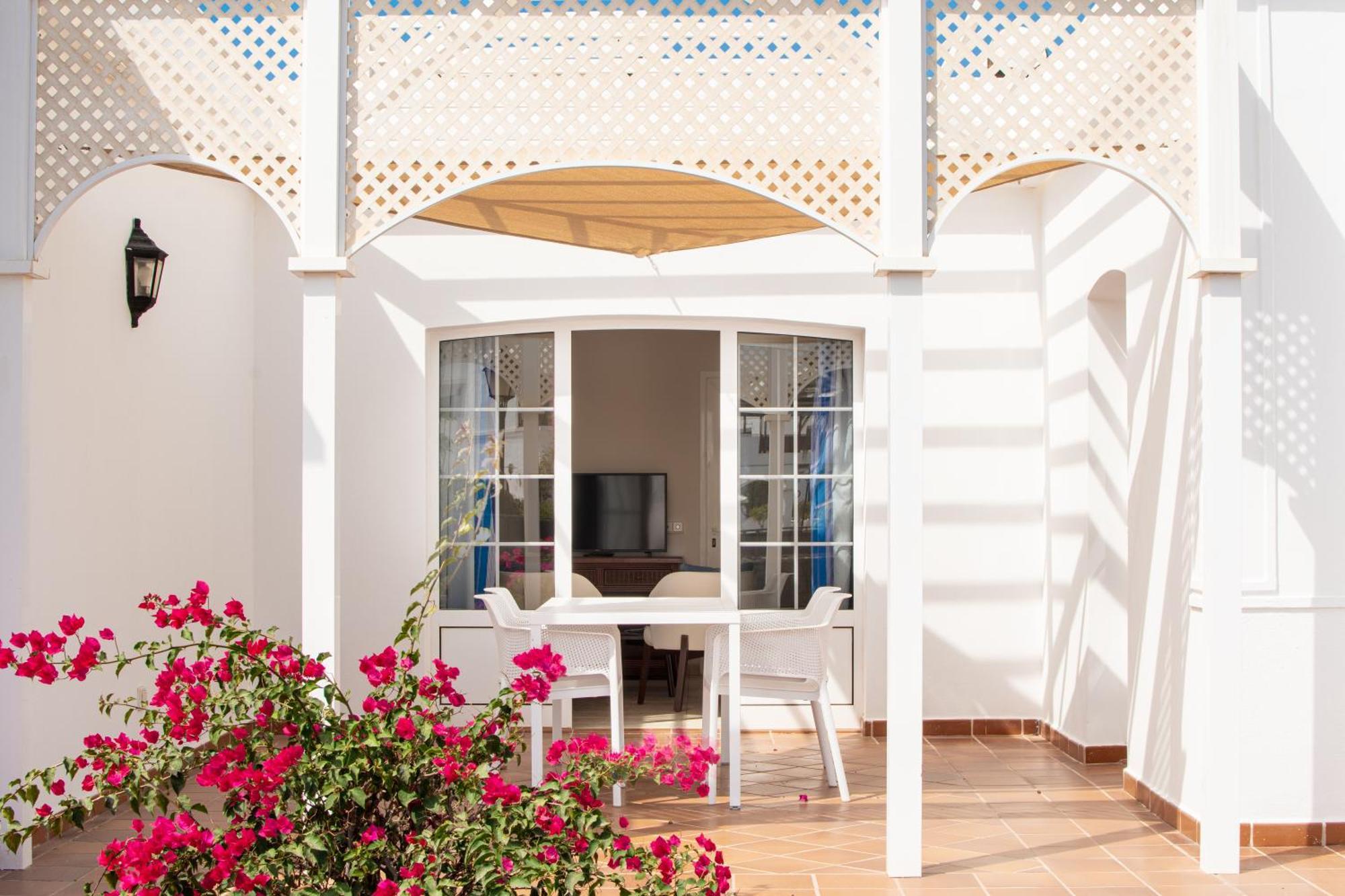 Apartamentos Livvo Coloradamar Playa Blanca  Exteriér fotografie